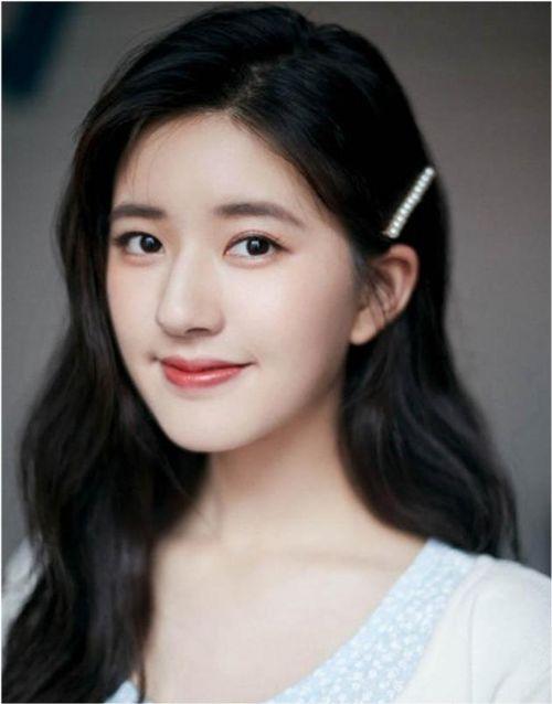 51今日吃瓜明星黑料.赵露思否认整容,真实颜值引网友热议